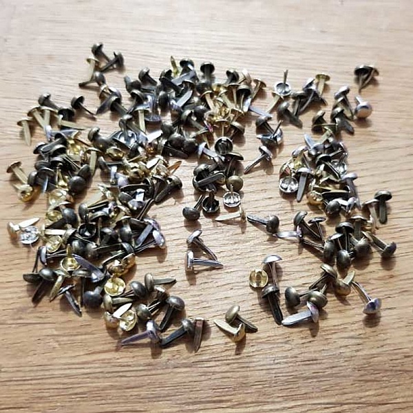100 Attaches Parisiennes Rondes Assortiment N&deg;03 - 4 et 5 mm .