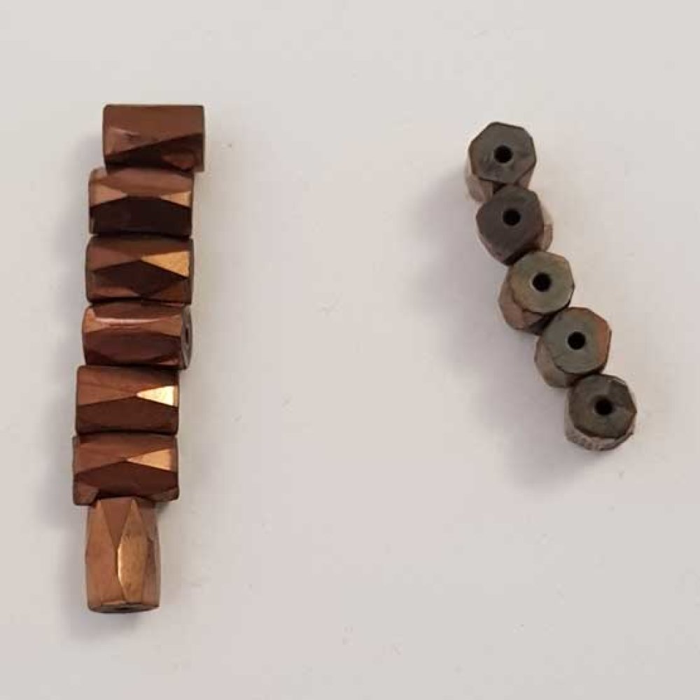10 Perles H&eacute;matite Magn&eacute;tiques Cylindre Facett&eacute; 6 x 8 mm N&deg;03