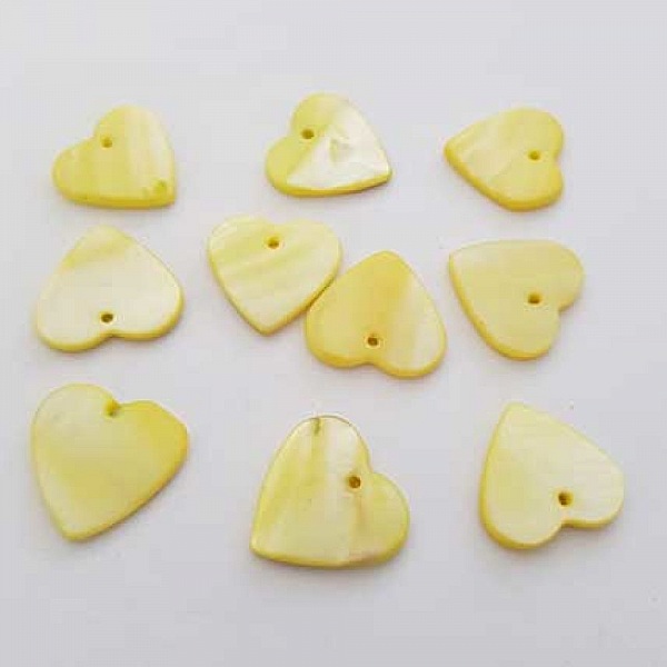 10 Perles breloques Pendentifs Nacres C&oelig;ur 17mm Jaune