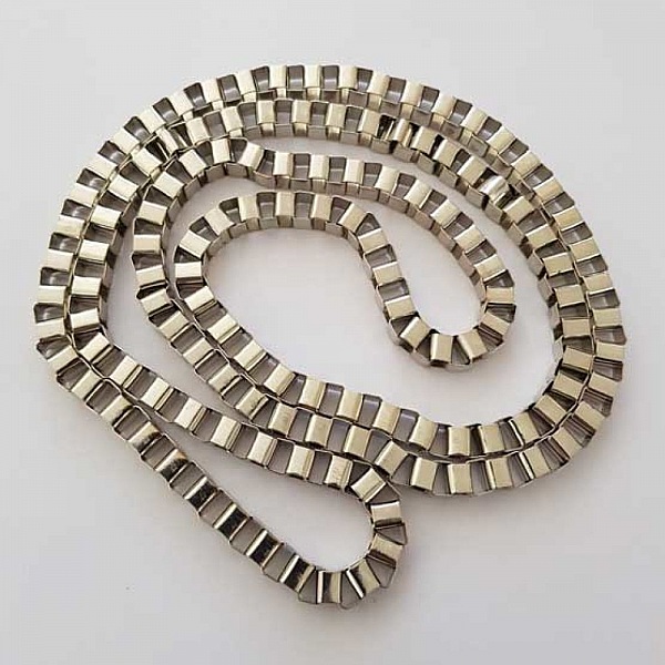 1.20 m&egrave;tre collier chaine carr&eacute; Argent N&deg;01