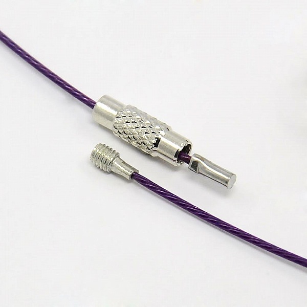 1 collier tour de cou fil c&acirc;bl&eacute; rigide violet fermoir &agrave; visser N&deg;01