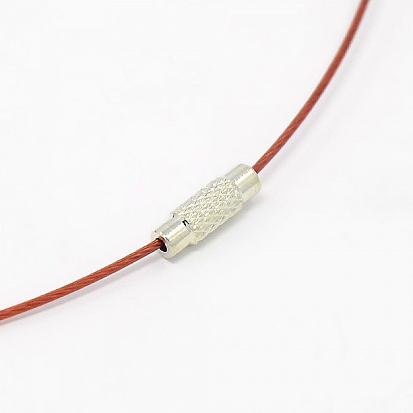 Collier tour de cou fil câblé rouge avec fermoir visser.