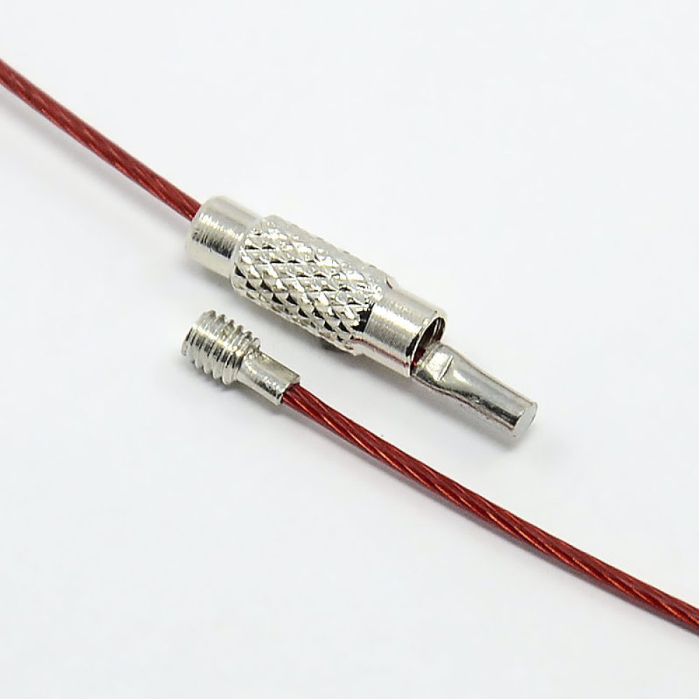 Collier tour de cou fil câblé rouge avec fermoir visser.
