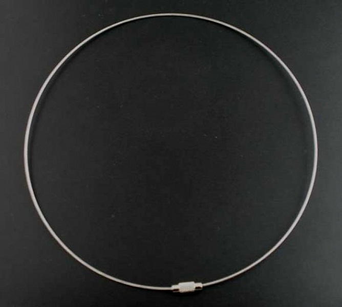 1 collier tour de cou fil c&acirc;bl&eacute; rigide gris fermoir &agrave; visser N&deg;01