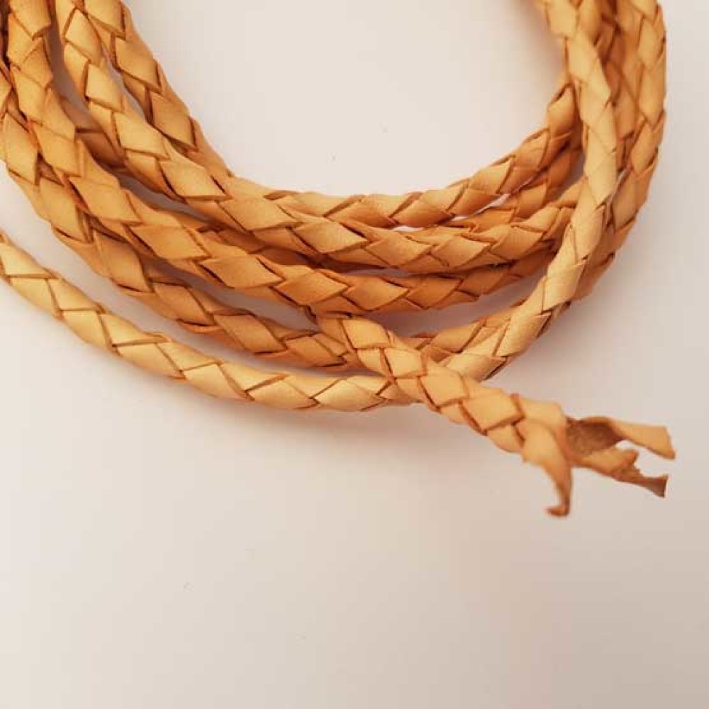 1 m&egrave;tre Cordon rond cuir tress&eacute; Cognac 5 mm