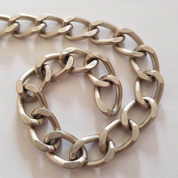 1 m&egrave;tre de chaine plate Argent mat N&deg;02 18 x 12 mm