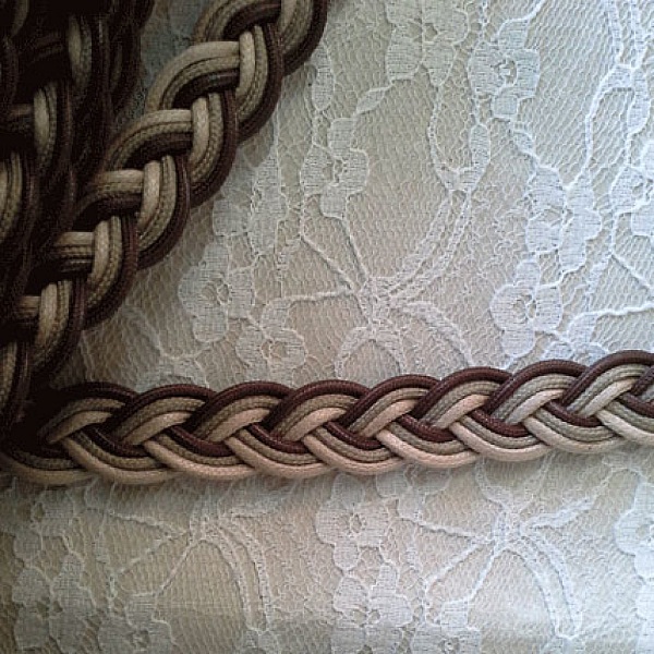 1 m&egrave;tre galon cir&eacute; tress&eacute; de 20 mm N&deg;02