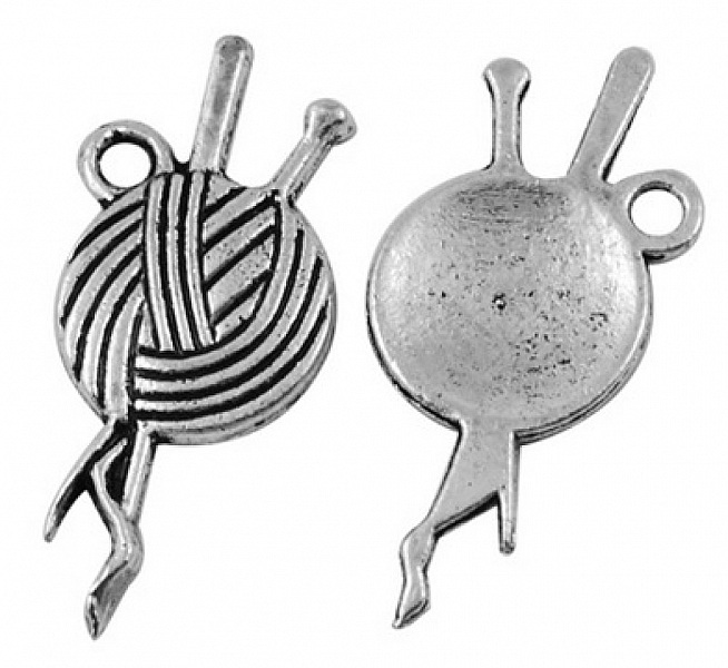 50 Breloques pendentifs pelote de laine aiguilles &agrave; tricoter m&eacute;tal Argent&eacute;