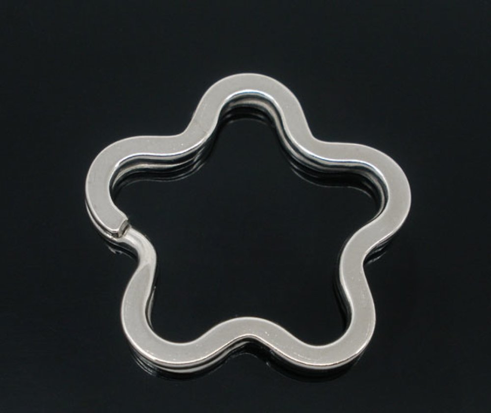 Anneau porte cl&eacute;s forme fleur 34 x 35 mm