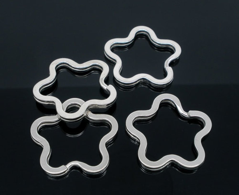 Anneau porte cl&eacute;s forme fleur 34 x 35 mm