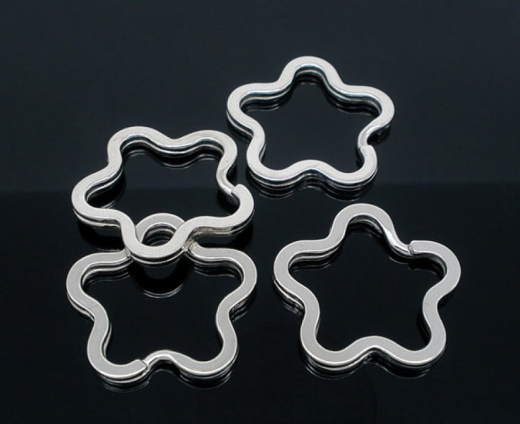 Anneau porte cl&eacute;s forme fleur 34 x 35 mm