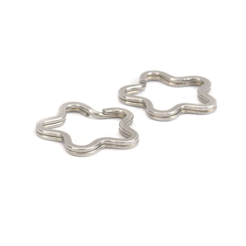 Anneau porte cl&eacute;s forme fleur Acier Inoxydable 34 x 35 mm