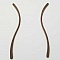 Deux tiges incurvées en métal bronze pour création bijoux.