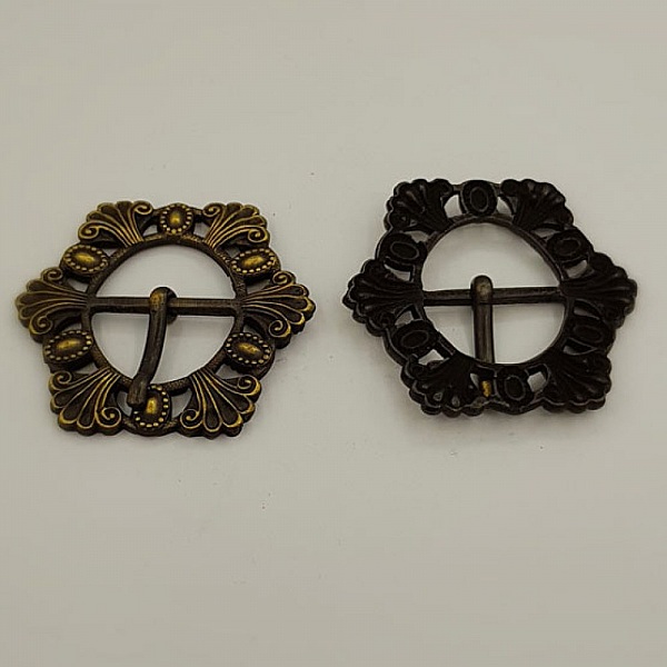 Boucles de ceinture en zamac finition vieux laiton N°05.