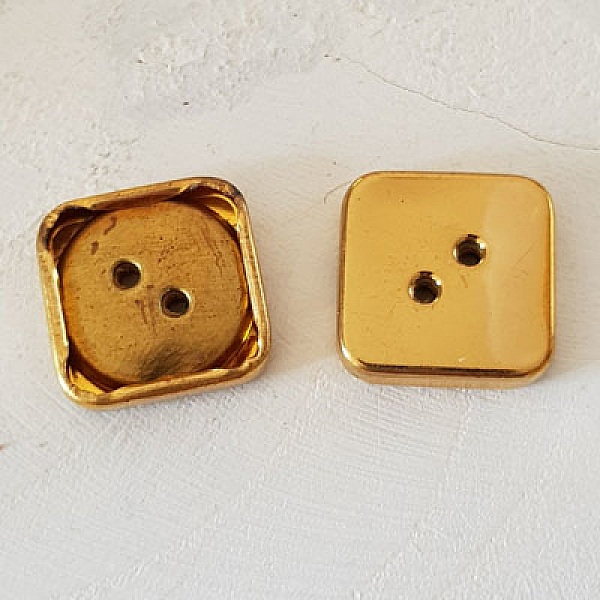 Bouton Dor&eacute; N&deg;06 de 18 mm Carr&eacute;