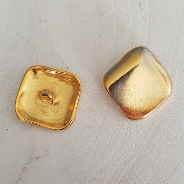 Bouton Dor&eacute; N&deg;08 de 22 mm Carr&eacute;