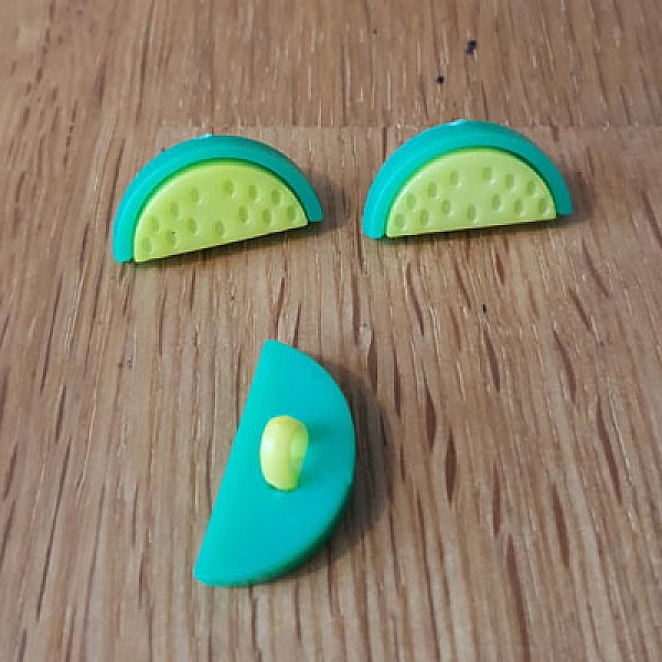 Bouton fantaisie &agrave; motifs pour enfants past&egrave;que N&deg; 09 jaune clair