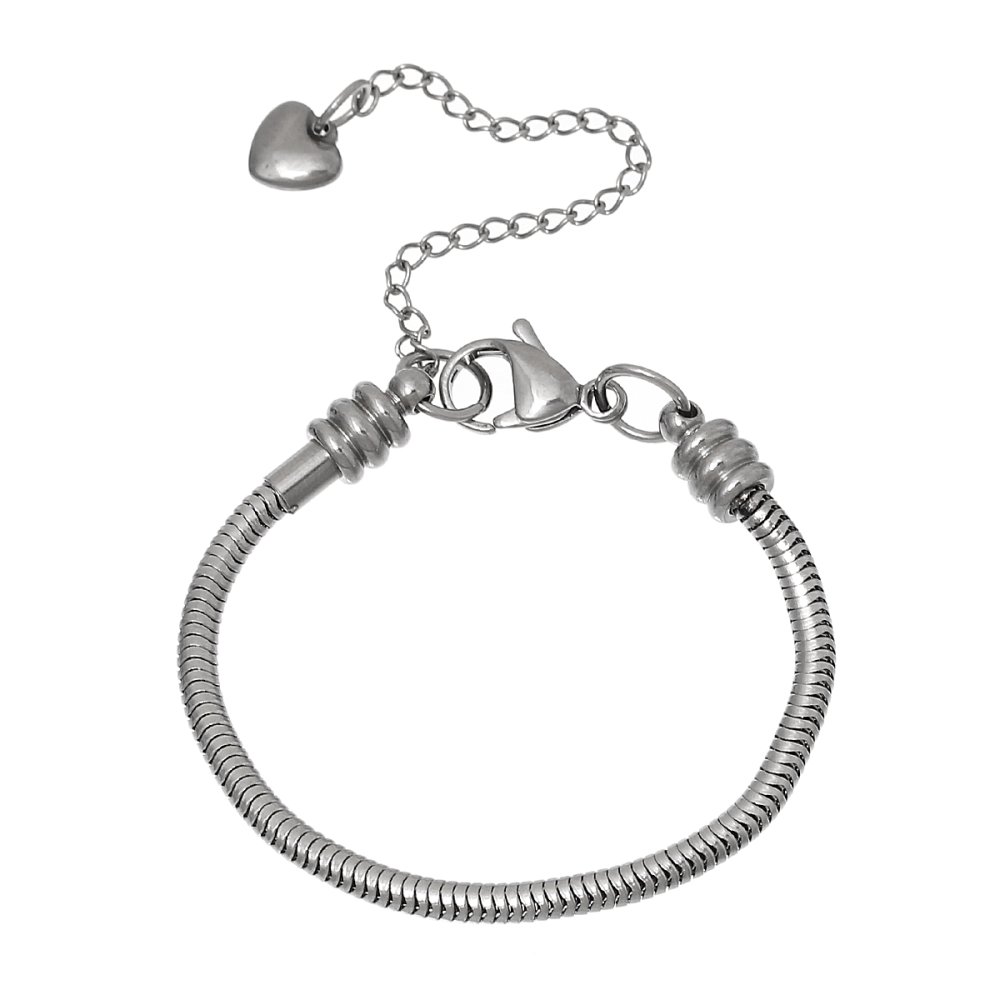 Bracelet en acier inoxydable argenté avec fermoir mousqueton.