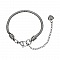 Bracelet en acier inoxydable argenté avec fermoir mousqueton.