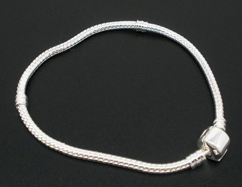 Bracelet Clip Europ&eacute;en 21 cm fermoir Lisse Plaqu&eacute; Argent 925
