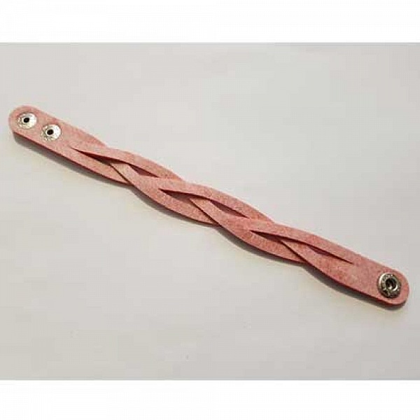 Bracelet en cuir tressé rouge ajustable avec boutons pression.