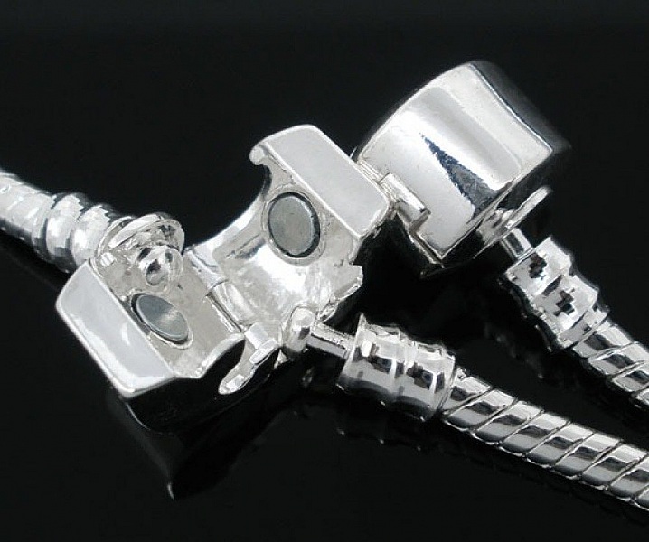 Bracelet maille serpent 3 mm Europ&eacute;en aimant&eacute; du 17 au 23 cm