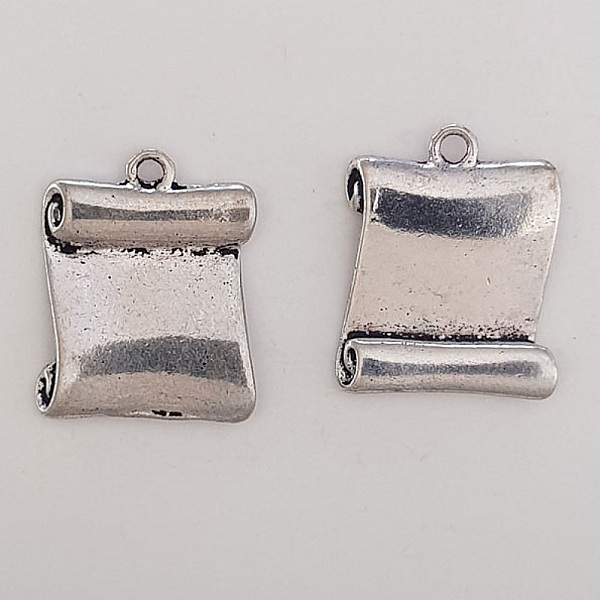 Breloque Livre Parchemin grimoire N&deg;02 Argent.