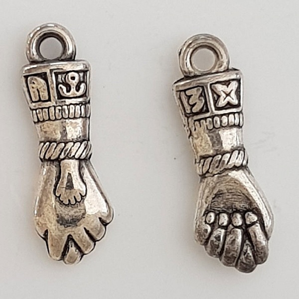 Breloque Main N&deg;09 Argent