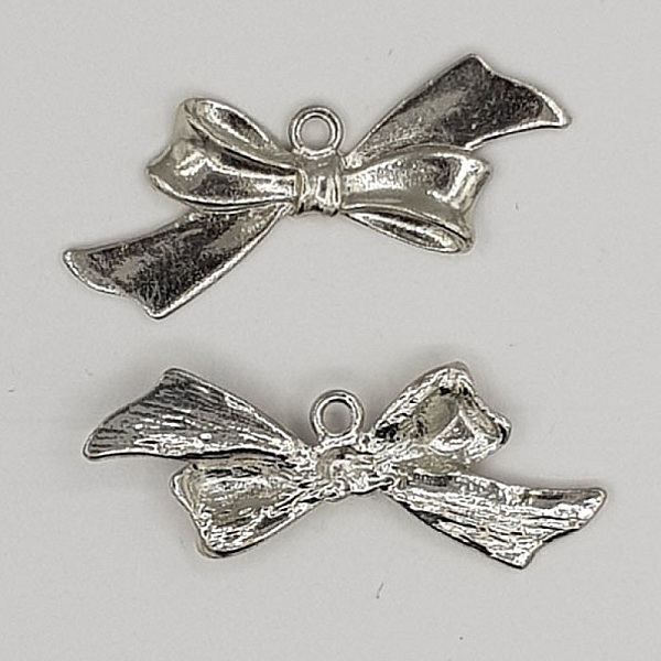 Breloque N&oelig;ud N&deg;18 breloque noeud papillon ruban en m&eacute;tal argent