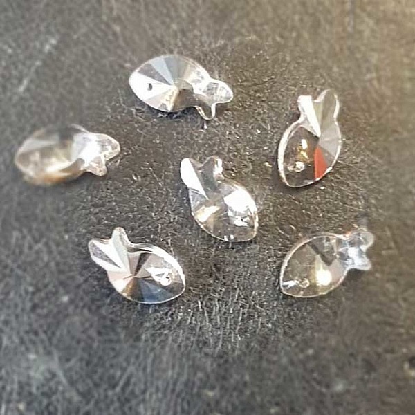 Breloque Pendentif en verre facett&eacute; poisson N&deg;01-01