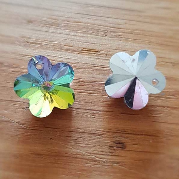 Breloque Pendentif en verre facett&eacute; fleur N&deg;04-02