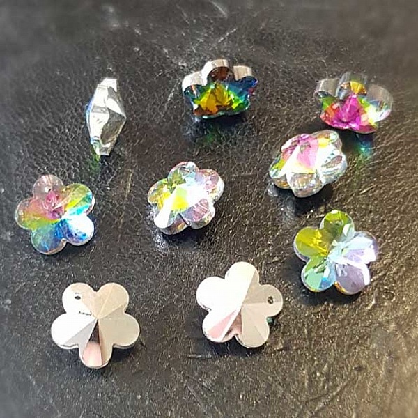 Breloque Pendentif en verre facett&eacute; fleur N&deg;04-02