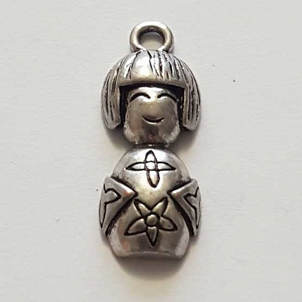 Breloque Poup&eacute;e Chinoise N&deg;02 24 mm Argent