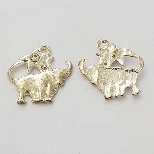 Breloque Signe Zodiaque Taureau M&eacute;tal Argent&eacute; N&deg;04 avec strass