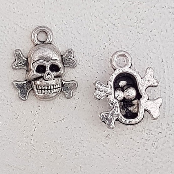 Breloque T&ecirc;te de mort N&deg;15