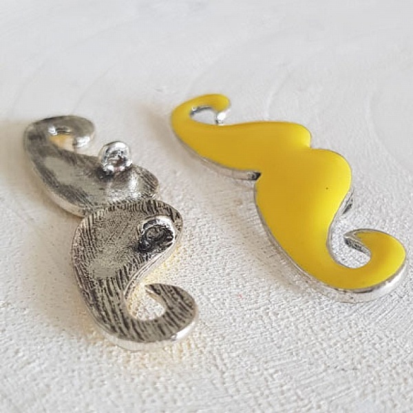 Breloque pendentif Moustache N&deg;16 Jaune