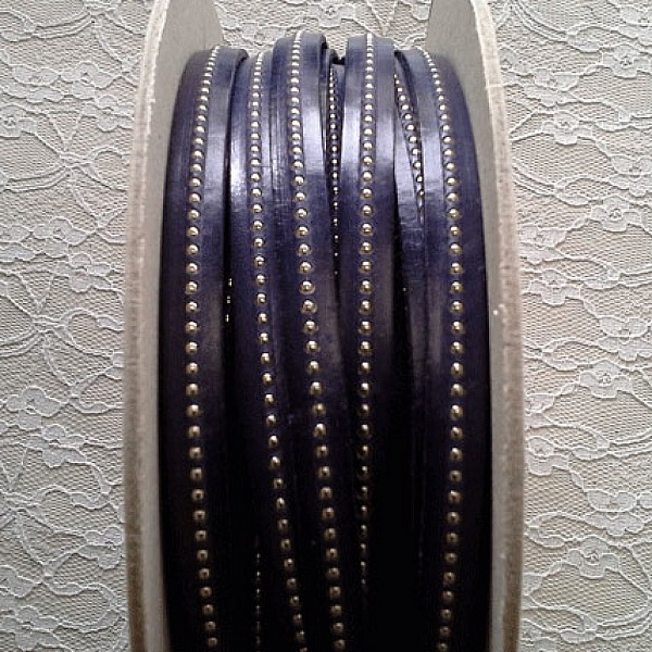 Cuir Bille Cobalt Fonc&eacute; de 10 mm avec cha&icirc;nette bille nickel free par 20 cm