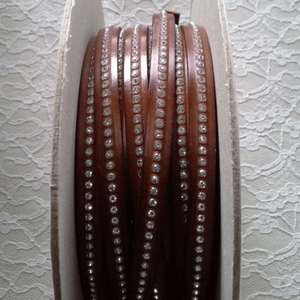 Cuir Bruno de 10 mm Strass Swarovski par 20 cm