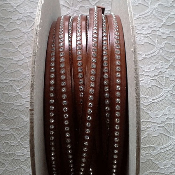 Cuir Bruno de 10 mm Strass Swarovski par 20 cm