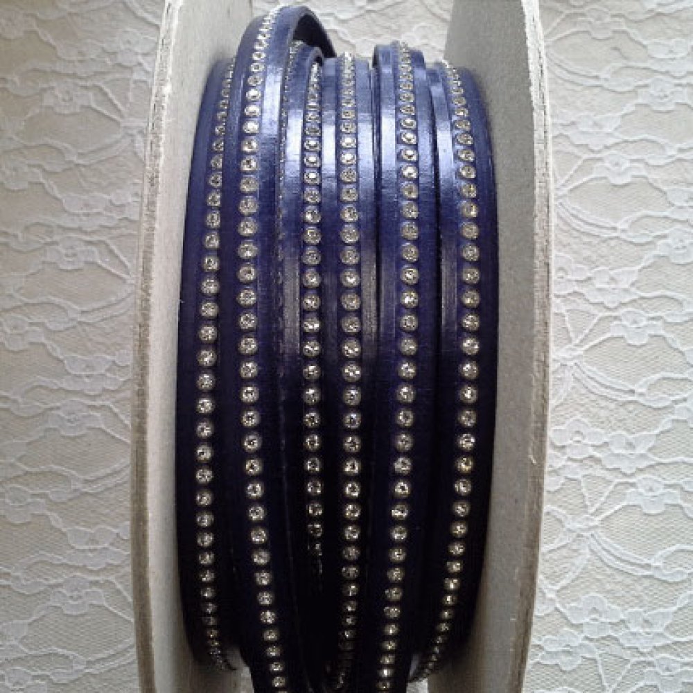 Cuir Cobalt Fonc&eacute; de 10 mm Strass Swarovski par 20 cm