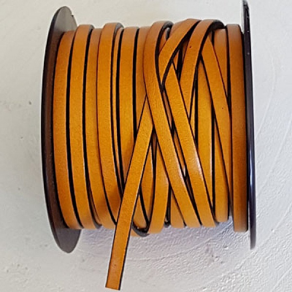 Cuir Orange Fonc&eacute; de 05 mm Lisse par 20 cm