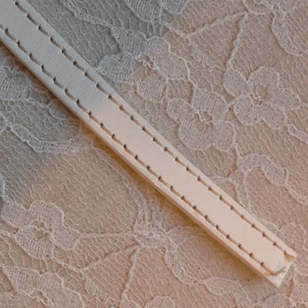 Cuir Plat Veau Blanc 10 mm par 20 cm Cousu 2 fils blanc