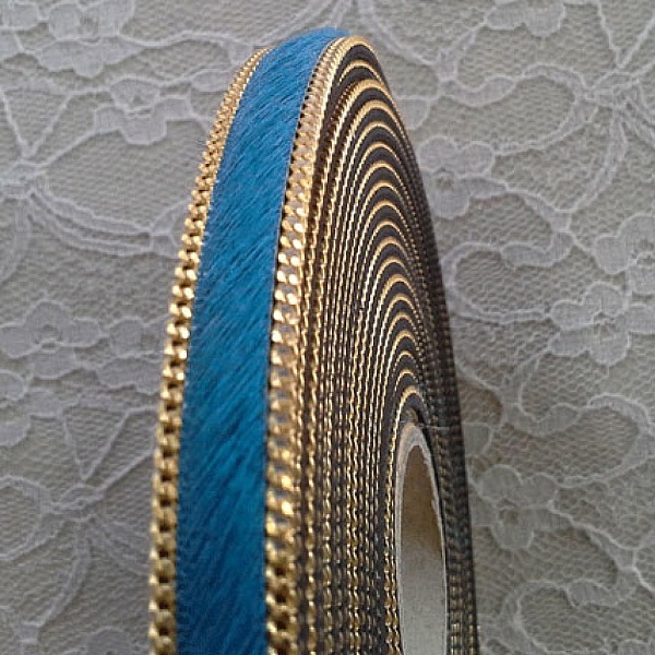 Cuir Plat Veau Bleu 10 mm par 20 cm peau et cha&icirc;ne