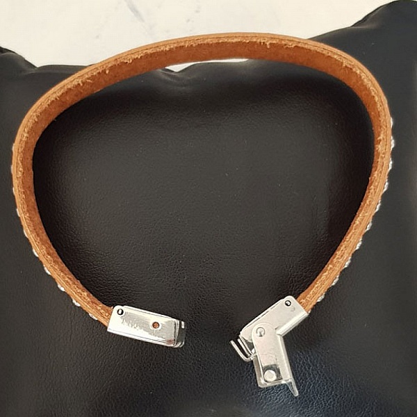 Cuir Plat Veau Bleu 10 mm par 20 cm peau et cha&icirc;ne