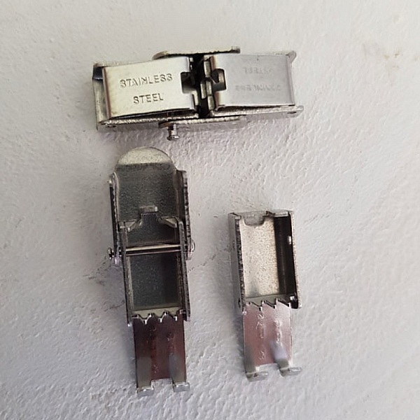 Cuir Plat Veau Gris 10 mm par 20 cm peau et cha&icirc;ne
