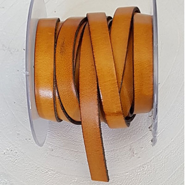 Cuir Plat Veau Orange Fonc&eacute; de 10 mm Lisse par 20 cm