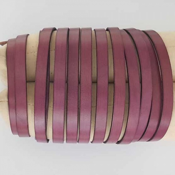 Cuir Plat Veau Prune 10 mm par 20 cm Lisse