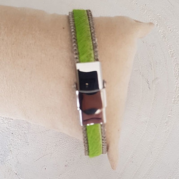 Cuir Plat Veau Vert Anis 10 mm par 20 cm peau et cha&icirc;ne