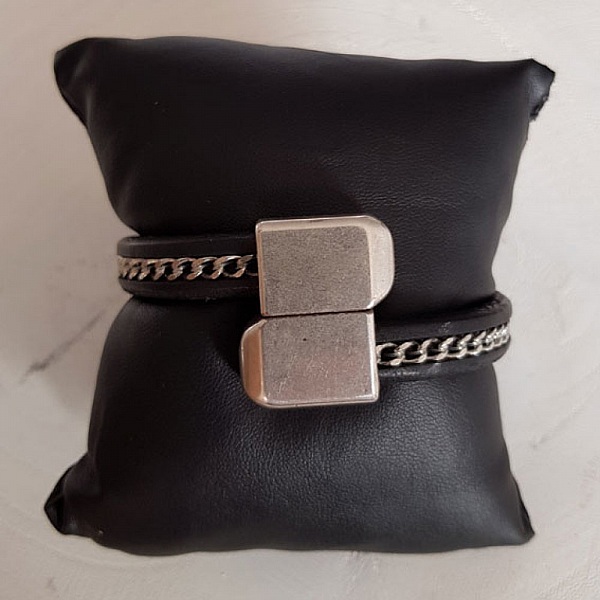 Cuir R&eacute;galiz Noir de 10 mm avec cha&icirc;ne Dor&eacute; par 20 cm