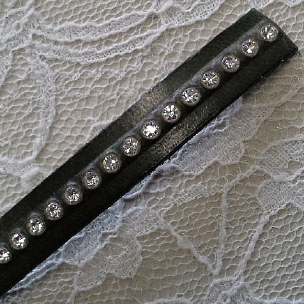 Cuir Vert Militaire de 10 mm Strass Swarovski par 20 cm